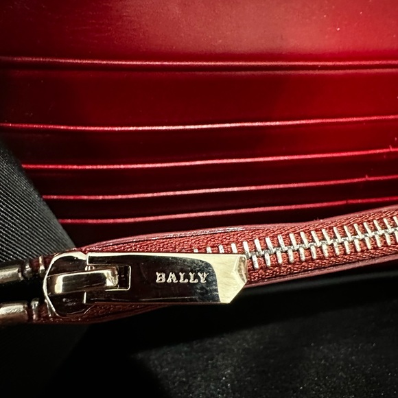 Bally Switzerland Pebbled Leather Wallet on Strap Crossbody – New Without Tags - Picture 8 of 12